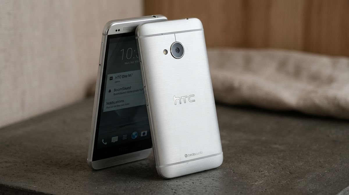 HTC One M7: metal i prednji zvučnici